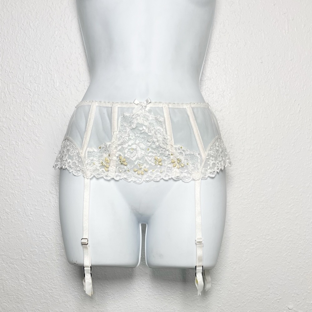 Victoria's Secret White Lace Garter Belt
